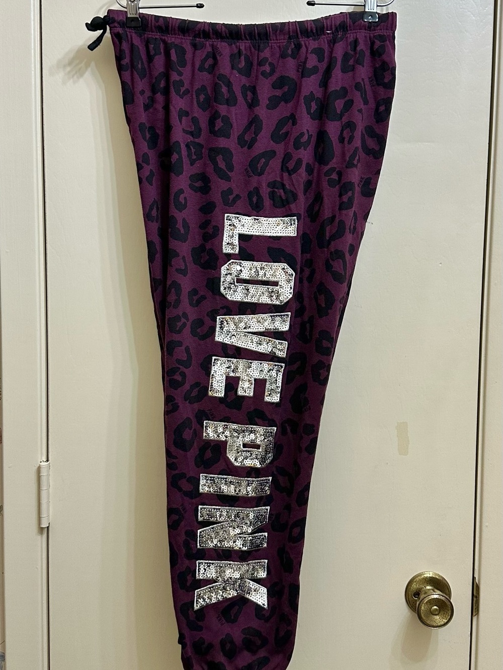 PINK VICTORIA’S SECREY LEOPARD SEQUIN LOVE PINK SWEATS SZ XL
